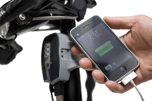 Apaelho transforma pedaladas em energia para carregar celular e mp3 player